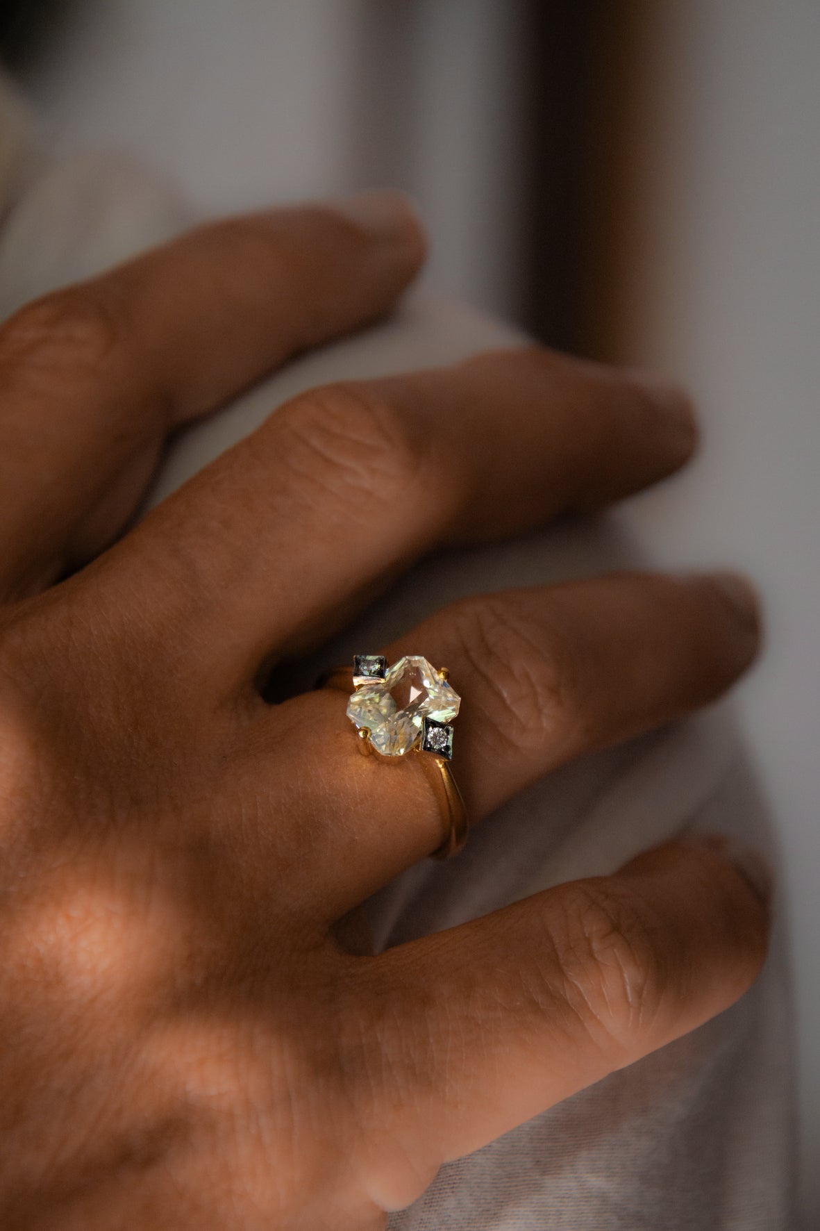 Anillo Ultra Light-yellow Sapphire