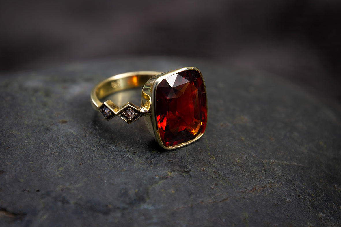Anillo Eka Garnet