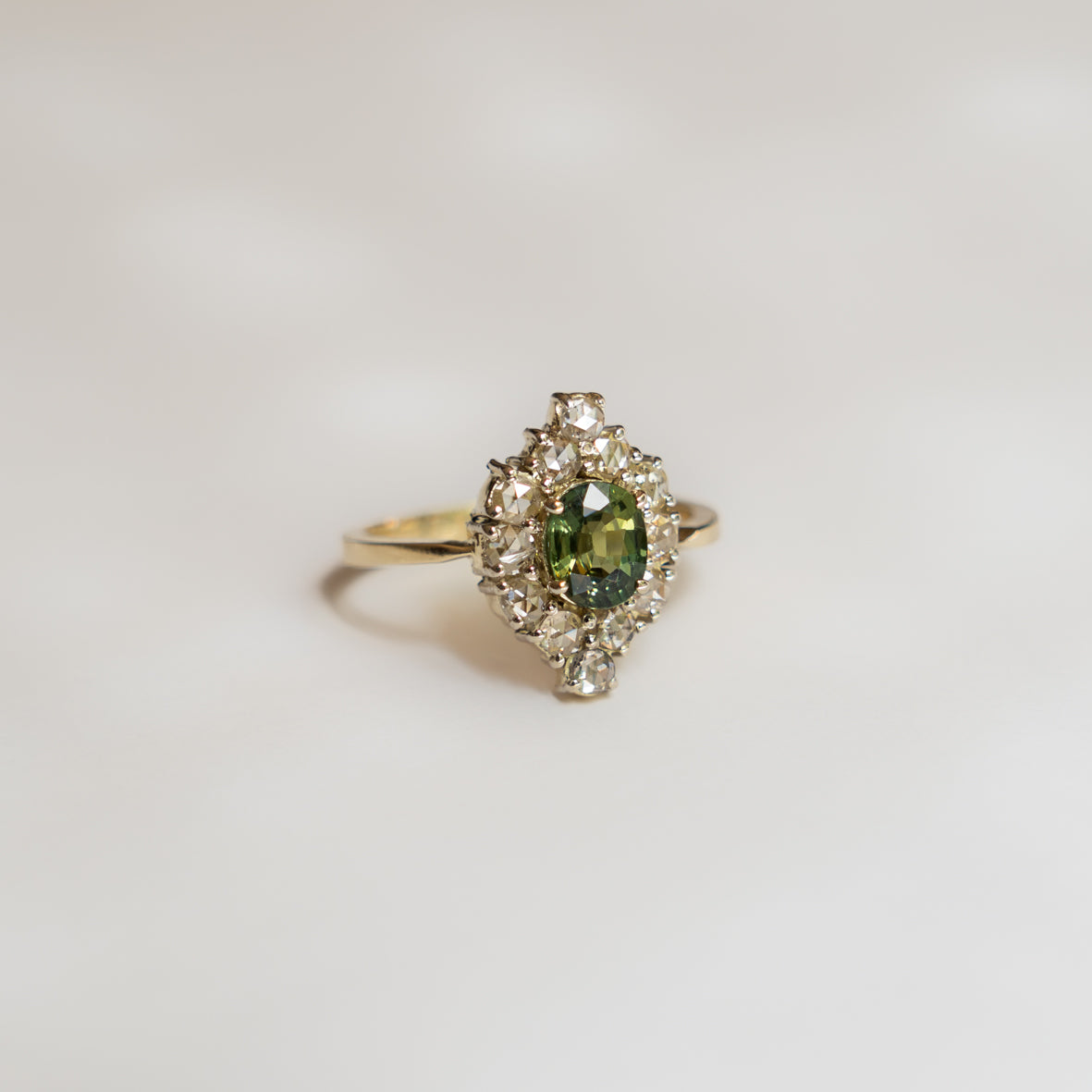 Anillo Green Sapphire & Diamonds