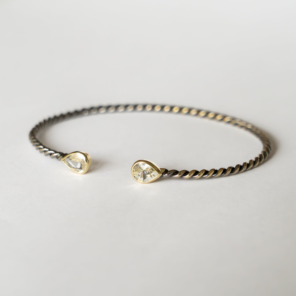 Pulsera Twist Zafiro Blanco