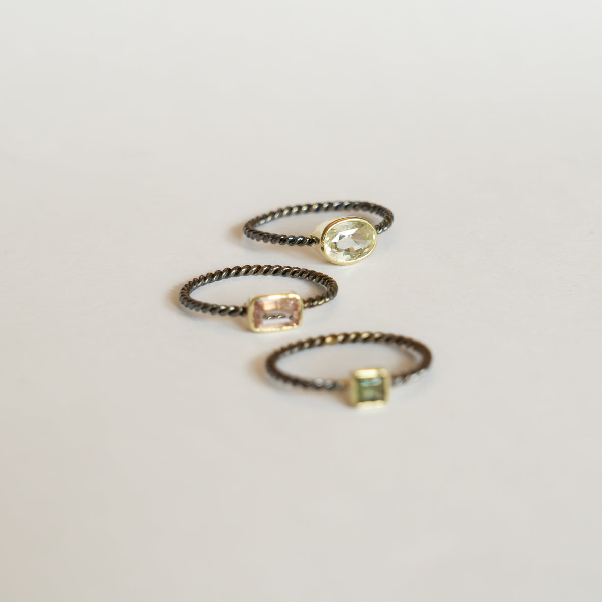 Anillo Twist White Sapphire