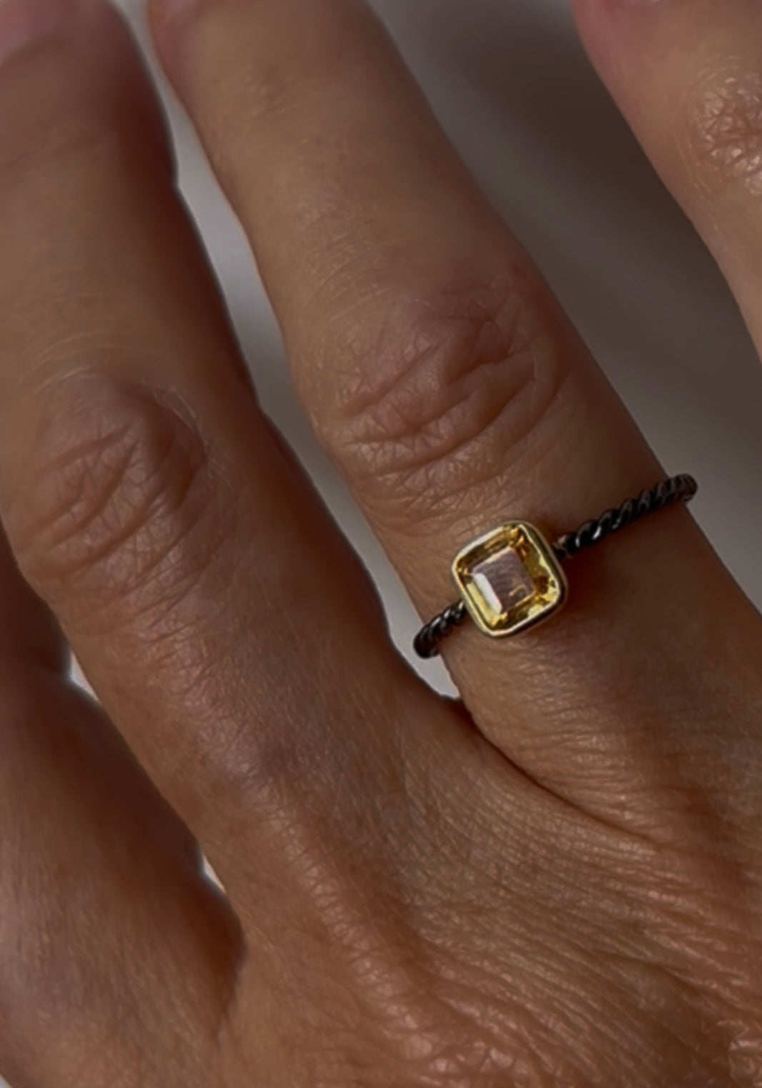 Anillo Twist Orange Sapphire