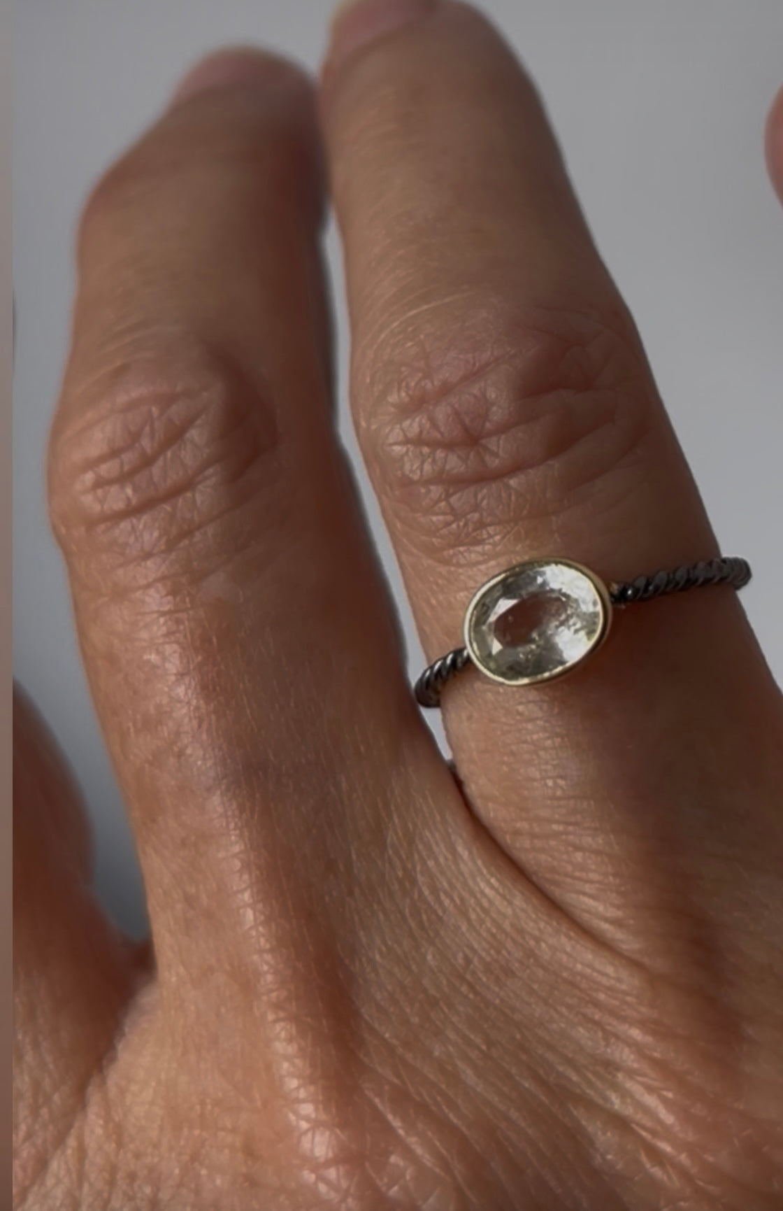 Anillo Twist White Sapphire