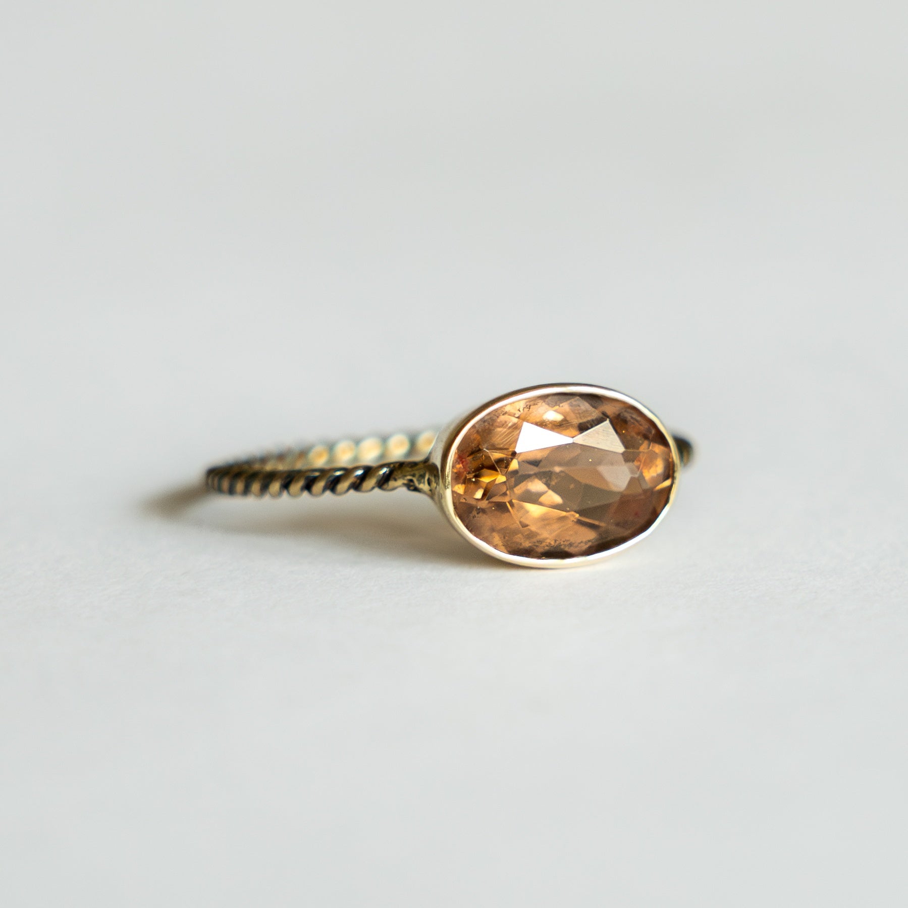 Anillo Twist Salmon Pink Tourmaline